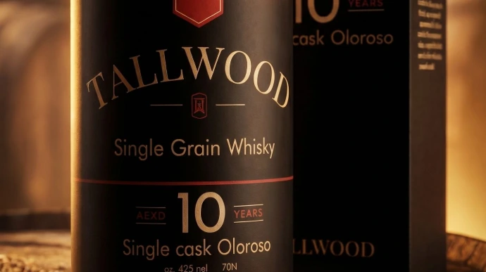 Etiqueta Tallwood Whisky 10 Años diseñada por NewSpirits