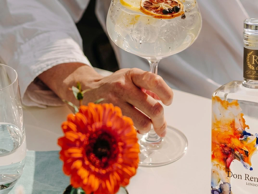 Brouwhoeve ginconcept met 18 botanicals en sterke merkidentiteit