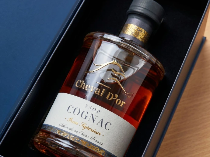 Cheval d’Or Cognac fles met klassiek en elegant design