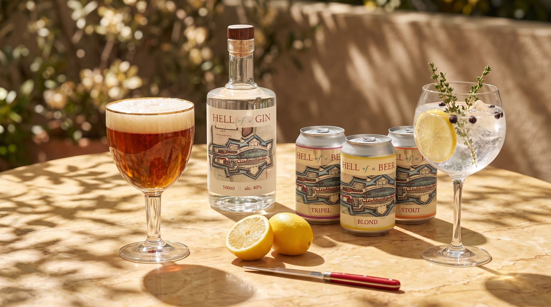 Hell of a Gin London Dry Gin serveersuggestie met gin-tonic glas en botanicals