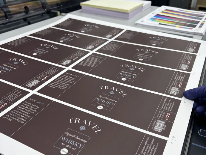 Professionele bedrukking van etiketten voor 10 jaar gerijpte single grain whisky